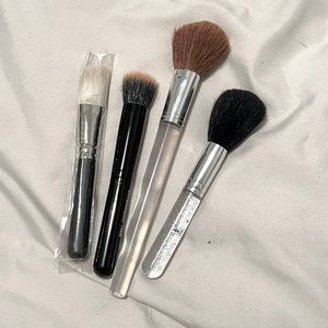 Set of 4 Makeup Brushes | MAC Cosmetics | Brand-New Never Used